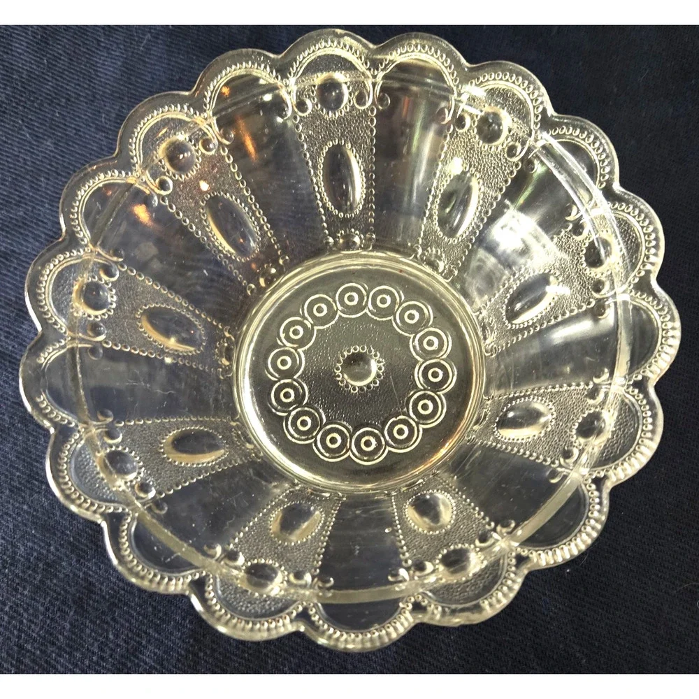 Berry Bowl Early American Pressed Glass Jewel and Teardrop Scalloped Rim Arches